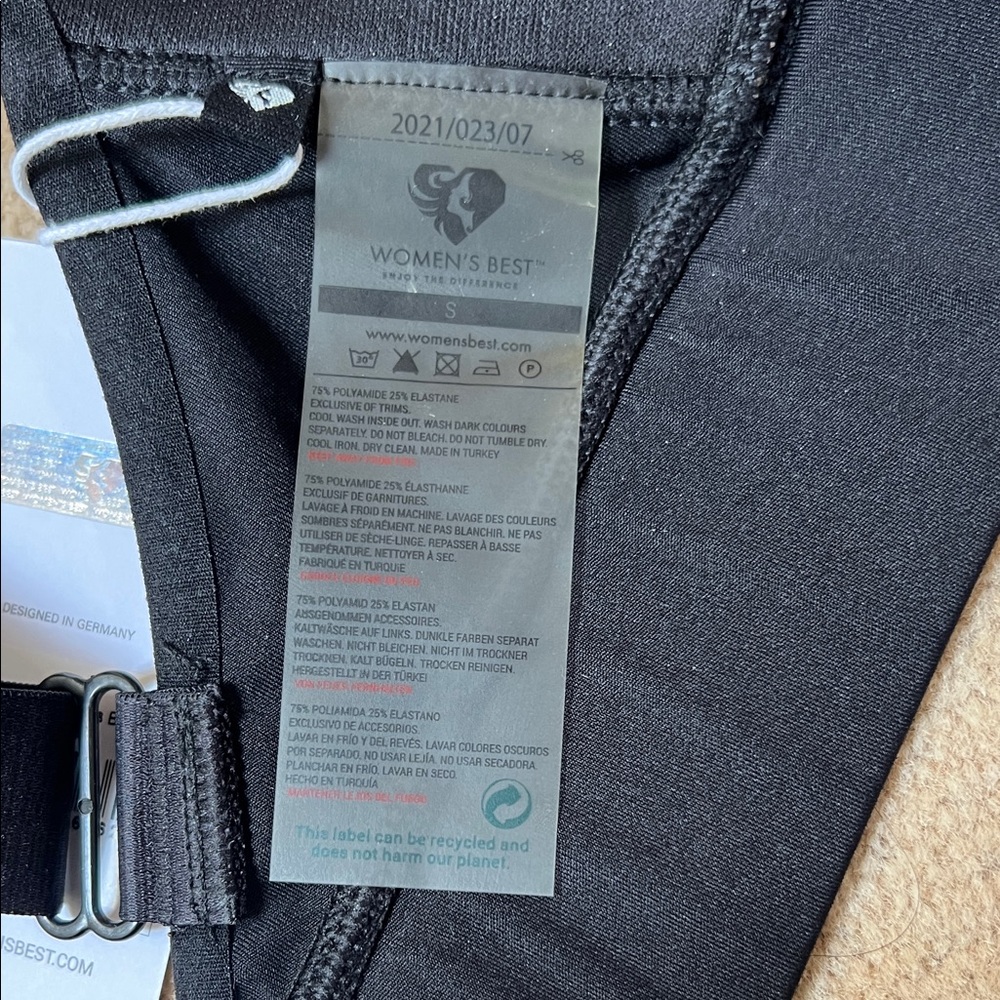 NWT Women’s Best Hold Sports Bra sz small - Picture 6 of 7
